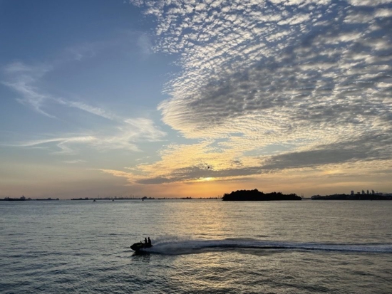  游艇party常见项目：海上看落日。采访对象供图