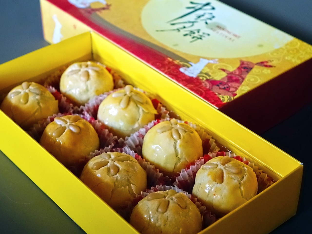 Free Moon Cake Mid-Autumn photo and picture