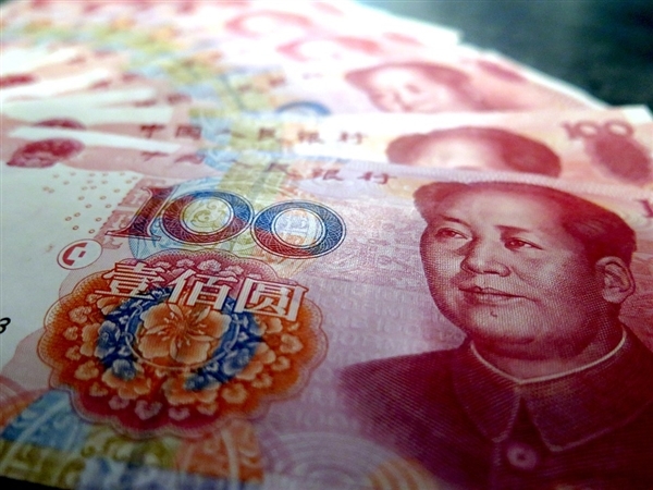 男子称ATM机取出两张百元“假钞” 银行回应：非假币 是消磁了