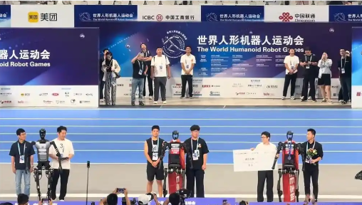 机器人跑步要穿鞋吗 王兴兴回应宇树夺冠机器人没穿鞋