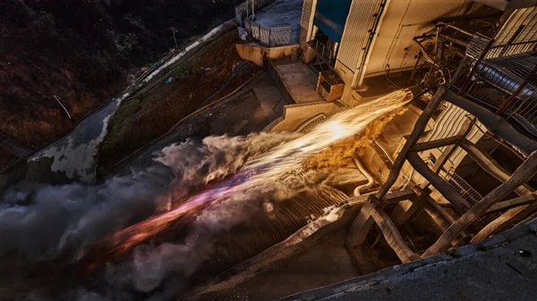 国内最大！110吨针栓式液氧煤油发动机力擎二号140秒试车成功