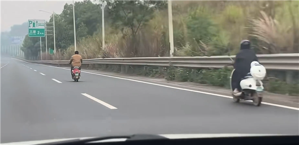 电动自行车跑上高速 时速120km/h追不上!网友:5倍新国标