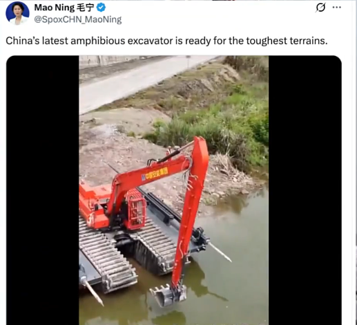 全地形征服者！中国最新型两栖挖掘机走红