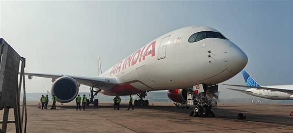 印度一架空客A350滑行中发动机吸入集装箱：损失惨重
