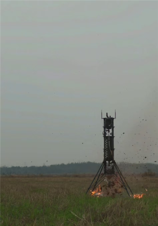 小伙手搓可悬停火箭火爆全网：被网友赞为中国版马斯克