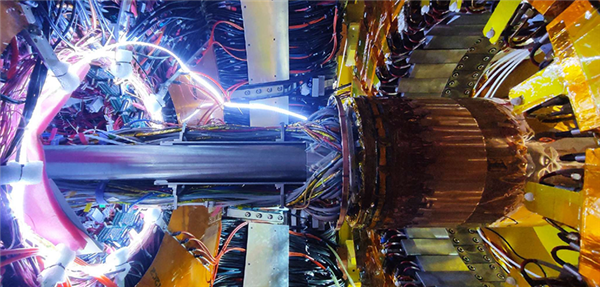 国之重器上新 我国正负电子对撞机升级：性能提升一倍