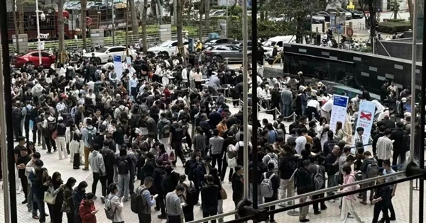 鹅厂门口爆满了！腾讯工程师在总部楼下免费安装OpenClaw