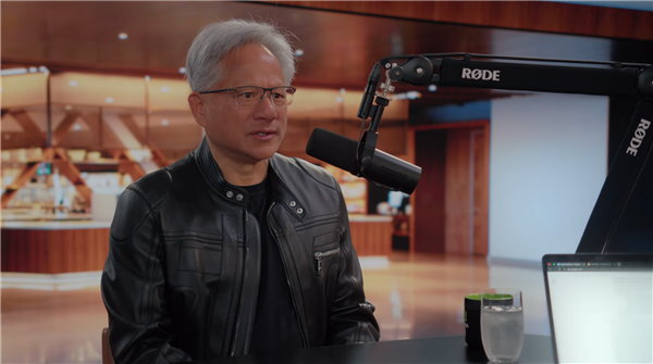 黄仁勋：中国没有AI芯片纯属无稽之谈、只要他们愿意可无限堆算力